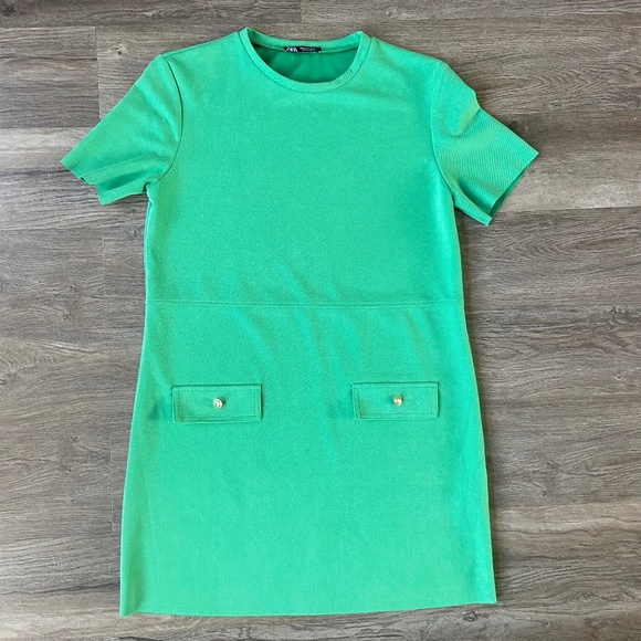 Zara Elegant Kelly‎ Green Short Sleeve Shift Dress w/ Front faux Pockets size M - Picture 1 of 7